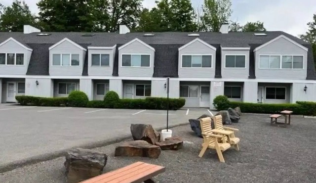 Cozy Downtown Hunter Mountain Getaway n