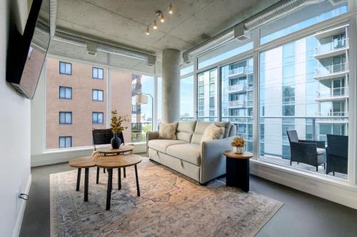 Cozy Downtown Retreat with Stunning River Views