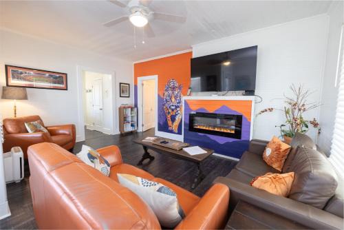 Cozy Downtown Seneca Bungalow