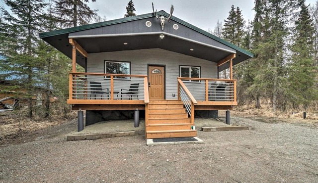 Cozy Downtown Soldotna Cabin Dogs Welcome!