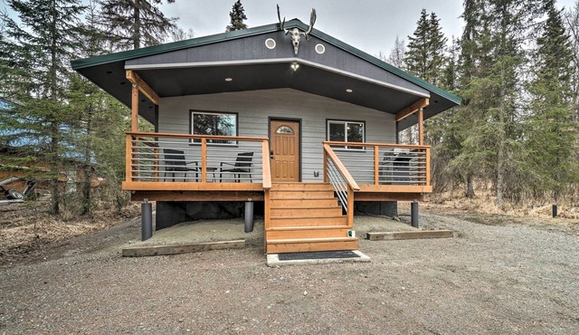 Cozy Downtown Soldotna Cabin: Dogs Welcome!