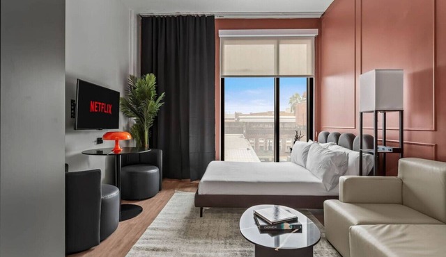 Cozy Downtown Studio | Free Parking | Close to DT!
