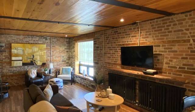 Cozy Downtown Studio Getaway