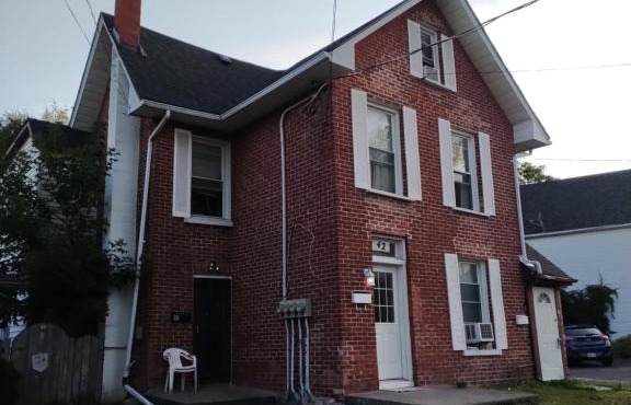 Cozy downtown two bedrooms free parking