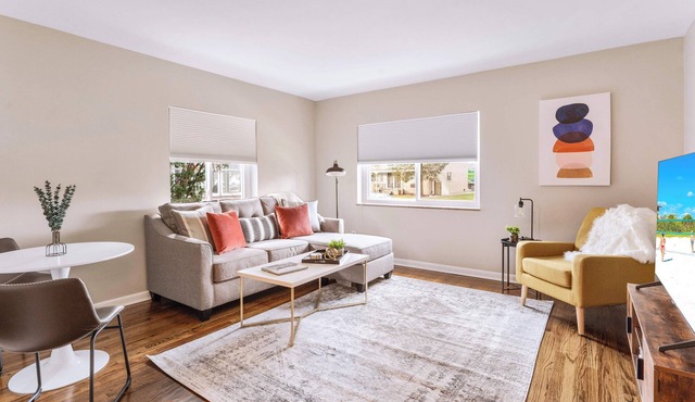 Cozy Downtown Wyandotte Apartment