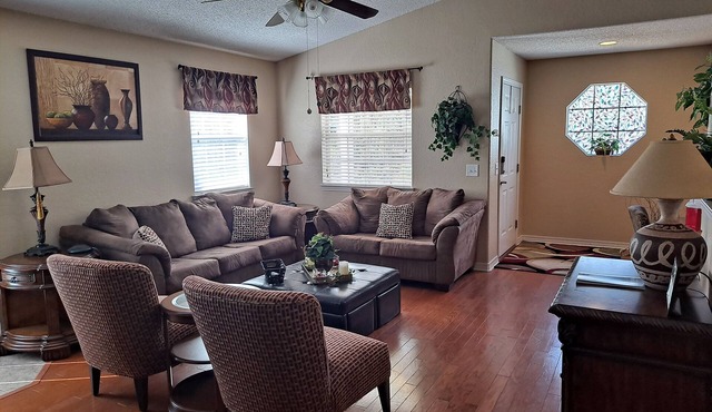 Cozy Dream Cottage/short distance from beautiful white sand beaches