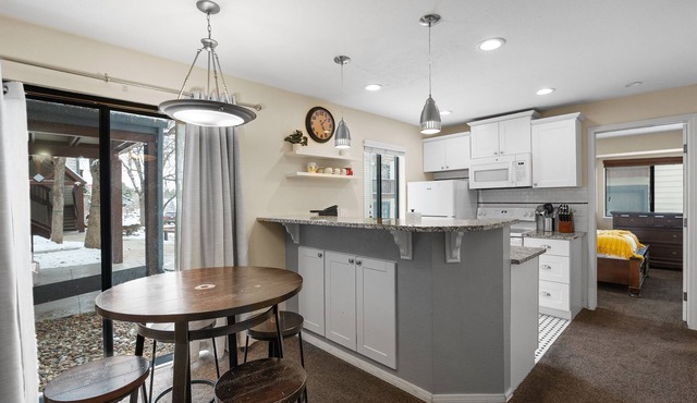 Cozy DTC 1BR Retreat, Gym, Fast Wifi