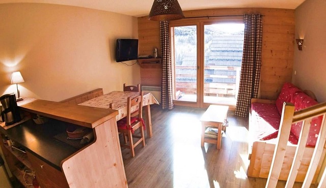 Cozy Duplex 3-Room Apartment with Balcony, Pool & Parking in Vars Les Claux – 6 Guests