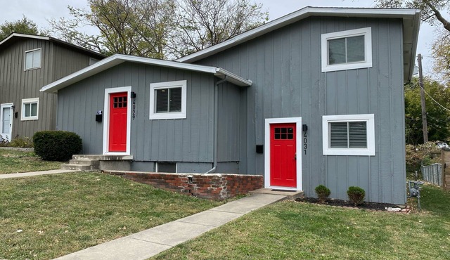 Cozy Duplex | 4 Bedrooms | Large Backyard | 29/3