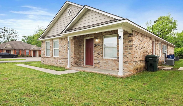Cozy Duplex Convenient Near Attractions