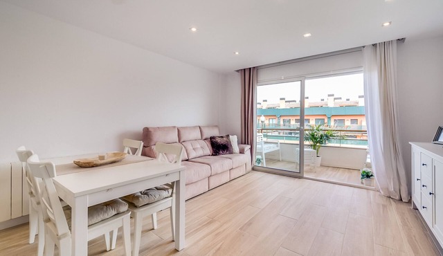 Cozy duplex for 4 people, free wifi and air conditioning next to the bedrooms. Vivalidays Elisabet community pool and garden