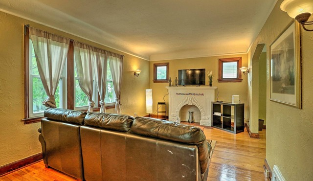 Cozy Duplex: Half Mi to Magic Bag & Woodward Ave!