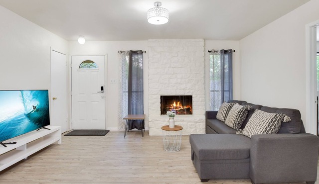 Cozy duplex home close to domain- Great location