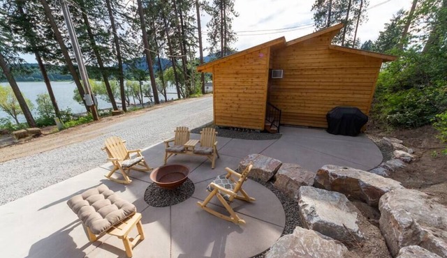 Cozy Duplex Unit - Beautiful Lake Views!