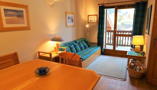Cozy Duplex with Pool, Sleeps 4-5, Central Arêches-Beaufort, 50m from Shops and Slopes