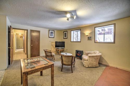 Cozy Durango Apt with Mtn View about 6 Mi to Downtown!