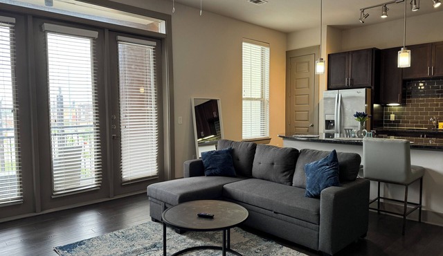 Cozy EADO King Bed Apartment