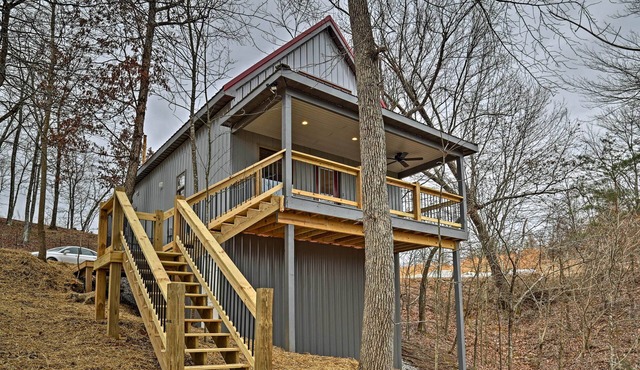 Cozy East Bernstadt Cabin w/Porch + Fishing Lake!
