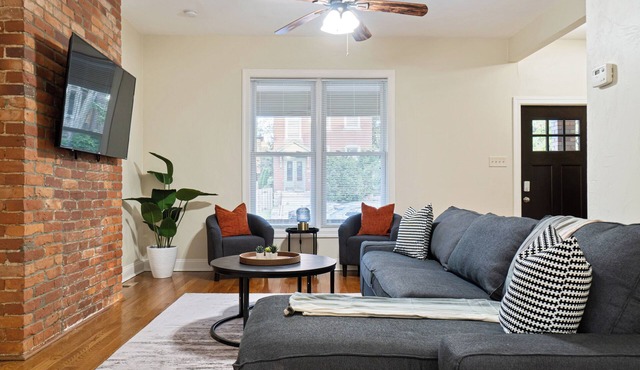 Cozy East End Convenient Getaway