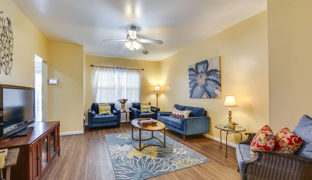 Cozy East Pittsburgh Home - 7 Mi to Frick Park!