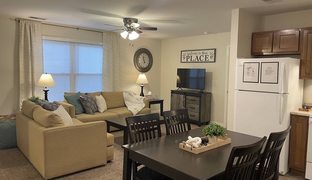 Cozy East Side Condo in Washington close to City Park and Hospital