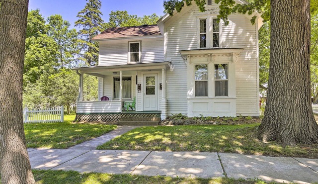 Cozy East Side Retreat, Walk to UW-Stout/Downtown