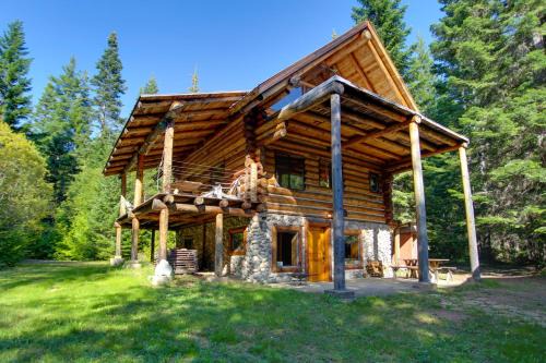 Cozy Easton Cabin with Wenatchee Natl Forest Views!