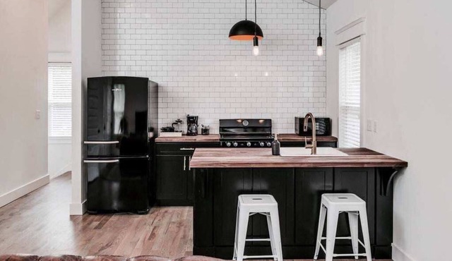 Cozy Eastside Loft - Walkable to Restaurants!