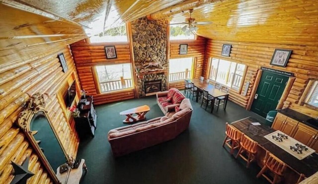 Cozy Edgewater Cabin Retreat With Stunning River View!