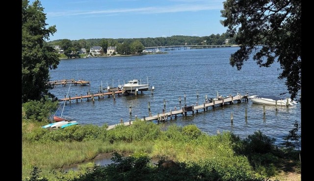 Cozy Edgewater Retreat — Dock Access & River Views