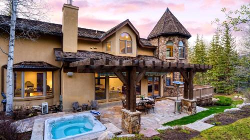 Cozy Edwards Retreat w Fireplace Near Ski Resort Osprey Nest by AvantStay