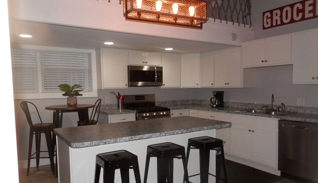 Cozy efficiency apartment in Tell City with WiFi, AC