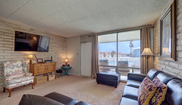 Cozy efficiency condo Coral Cay #107, poolside in Port Aransas, perfect for couples.