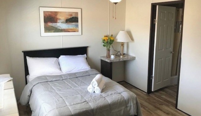 Cozy Efficiency in Odessa with Pool, Laundry, Fishing Pond and Gym