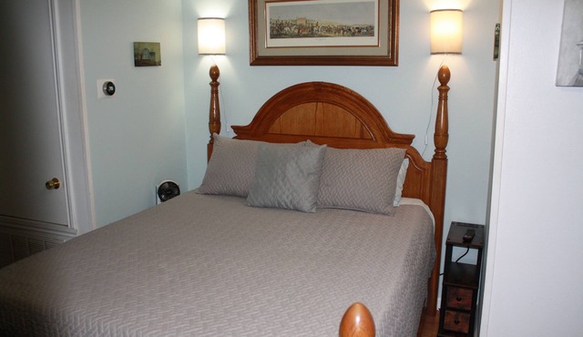 Cozy Efficiency near University and town