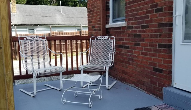 Cozy Efficiency on South Hogan Creek w/ fireplace unit & large walk-in closet.