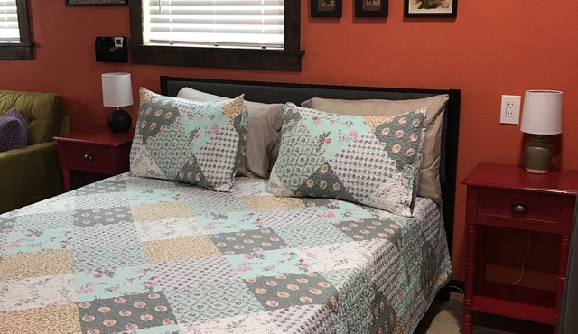Cozy Efficiency Studio/B near DownTown