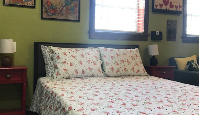 Cozy Efficiency Studio/A near DownTown