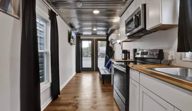 Cozy Electric Blue Cargo Cottage - Lot 25