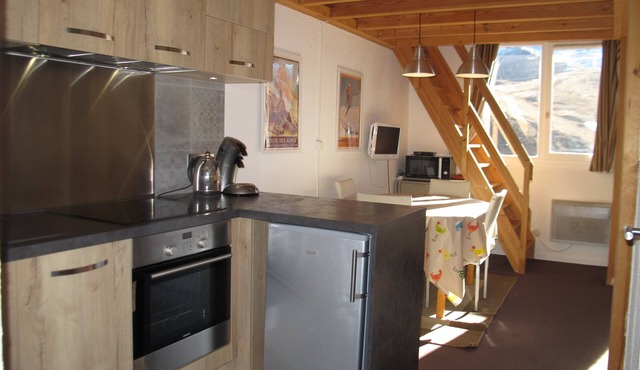 Cozy & Elegant Apartment in Val Thorens, Ski-in/Ski-out, south-facing view, 36m2