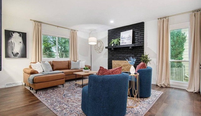 Cozy & Elegant Gem, Fenced Yard, BBQ & Games!