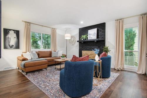 Cozy & Elegant Gem Fenced Yard BBQ & Games