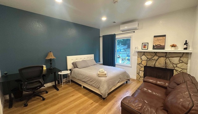 Cozy Elegant Room 102 · A Stylish & Peaceful Retreat for Refined Solo Living