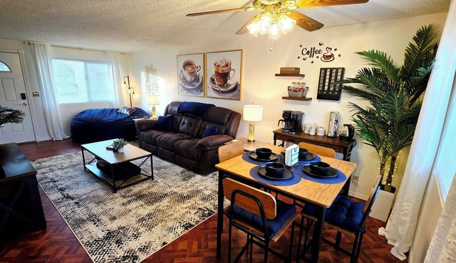 Cozy Elevated Luxury - King Bed, Coffee Bar, Sleeps 5, Perfect for Families