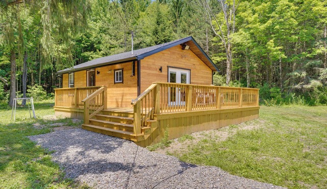 Cozy Ellicottville Cabin w/Water Views - Near Ski