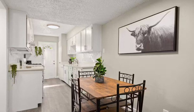 Cozy Emerald Hideaway - Pet Friendly