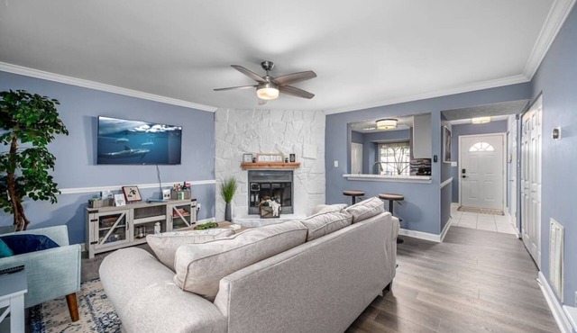 Cozy End Unit Townhouse 1 Mile from Downtown Cary