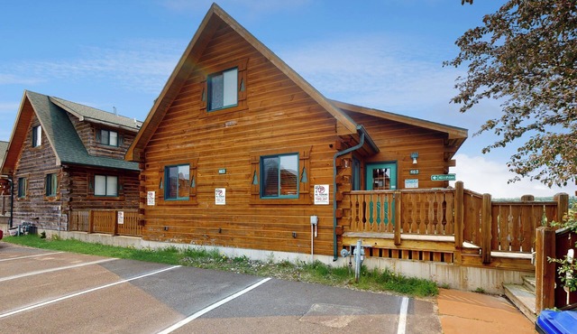 Cozy entire cabin in perfect Warrens with spacious Loft Area