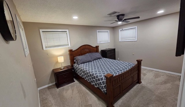 Cozy entire home in quiet live oak