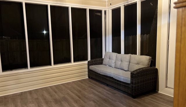 Cozy Entire Home 9 min from RAFB Modern Spacious Bedrooms 3 Large TVs & Sunroom